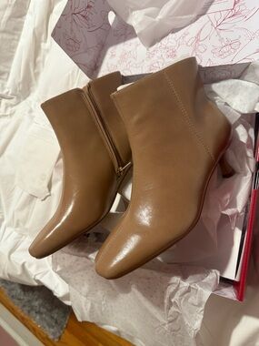 Classic Women's Tan Leather Ankle Boots - Zip Closure